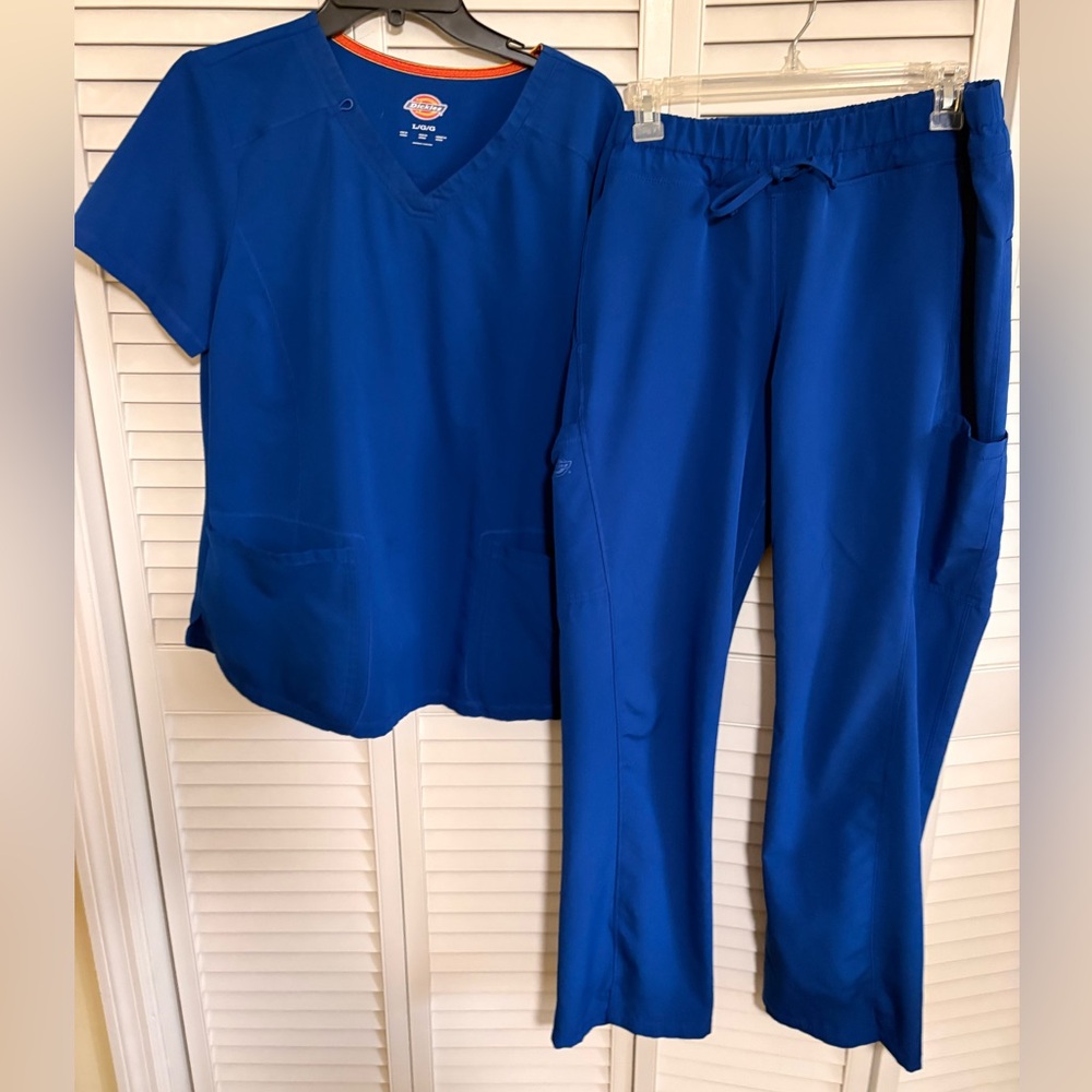 Dickies Women’s Scrub Set